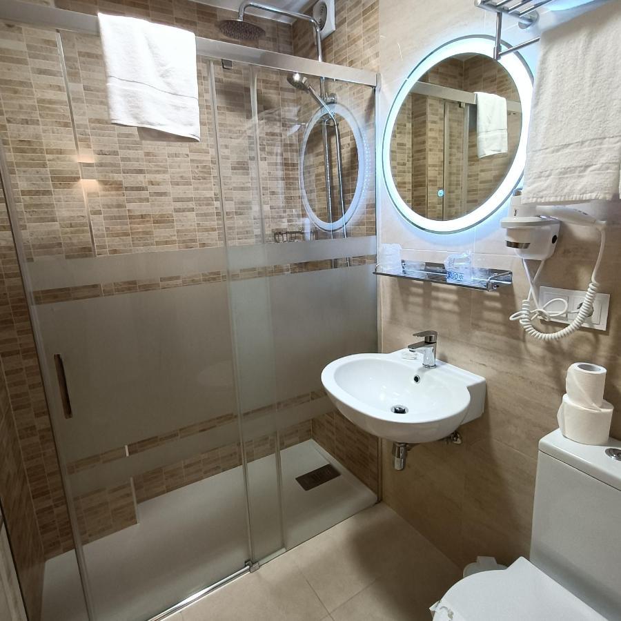 Hotel Vilagarcia บิลาการ์เซีย เด อาโรว์ซา ภายนอก รูปภาพ