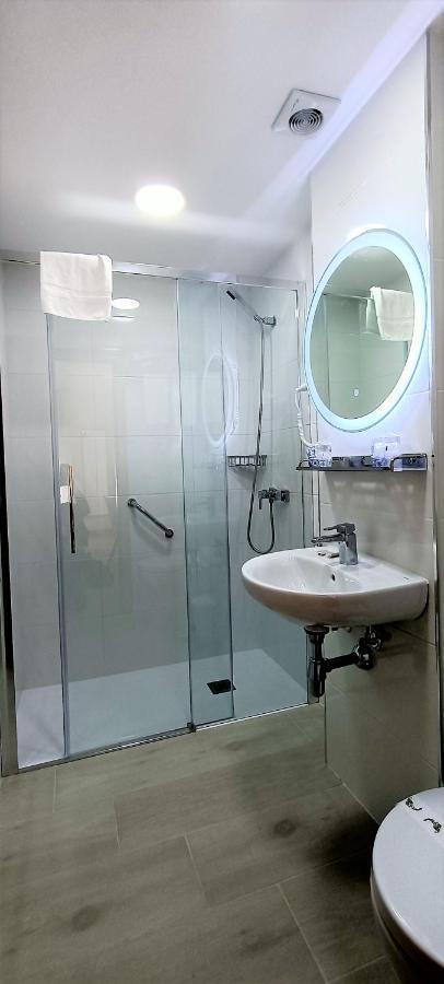 Hotel Vilagarcia บิลาการ์เซีย เด อาโรว์ซา ภายนอก รูปภาพ