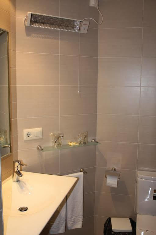 Hotel Vilagarcia บิลาการ์เซีย เด อาโรว์ซา ภายนอก รูปภาพ