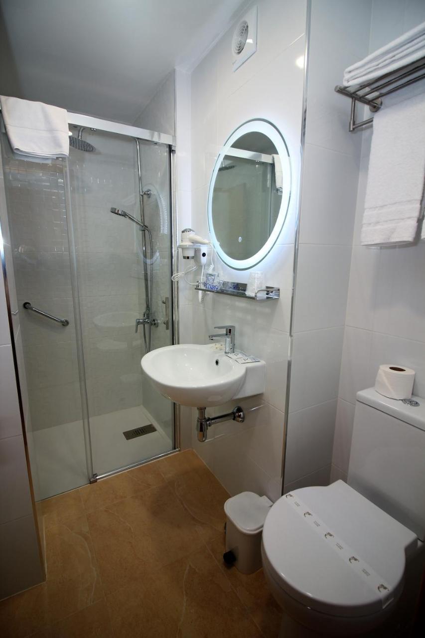 Hotel Vilagarcia บิลาการ์เซีย เด อาโรว์ซา ภายนอก รูปภาพ