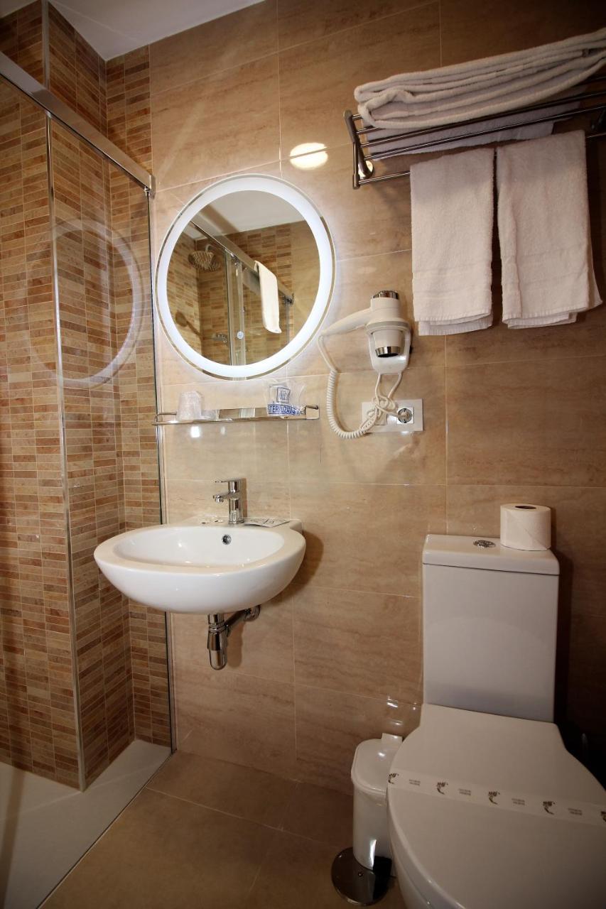 Hotel Vilagarcia บิลาการ์เซีย เด อาโรว์ซา ภายนอก รูปภาพ
