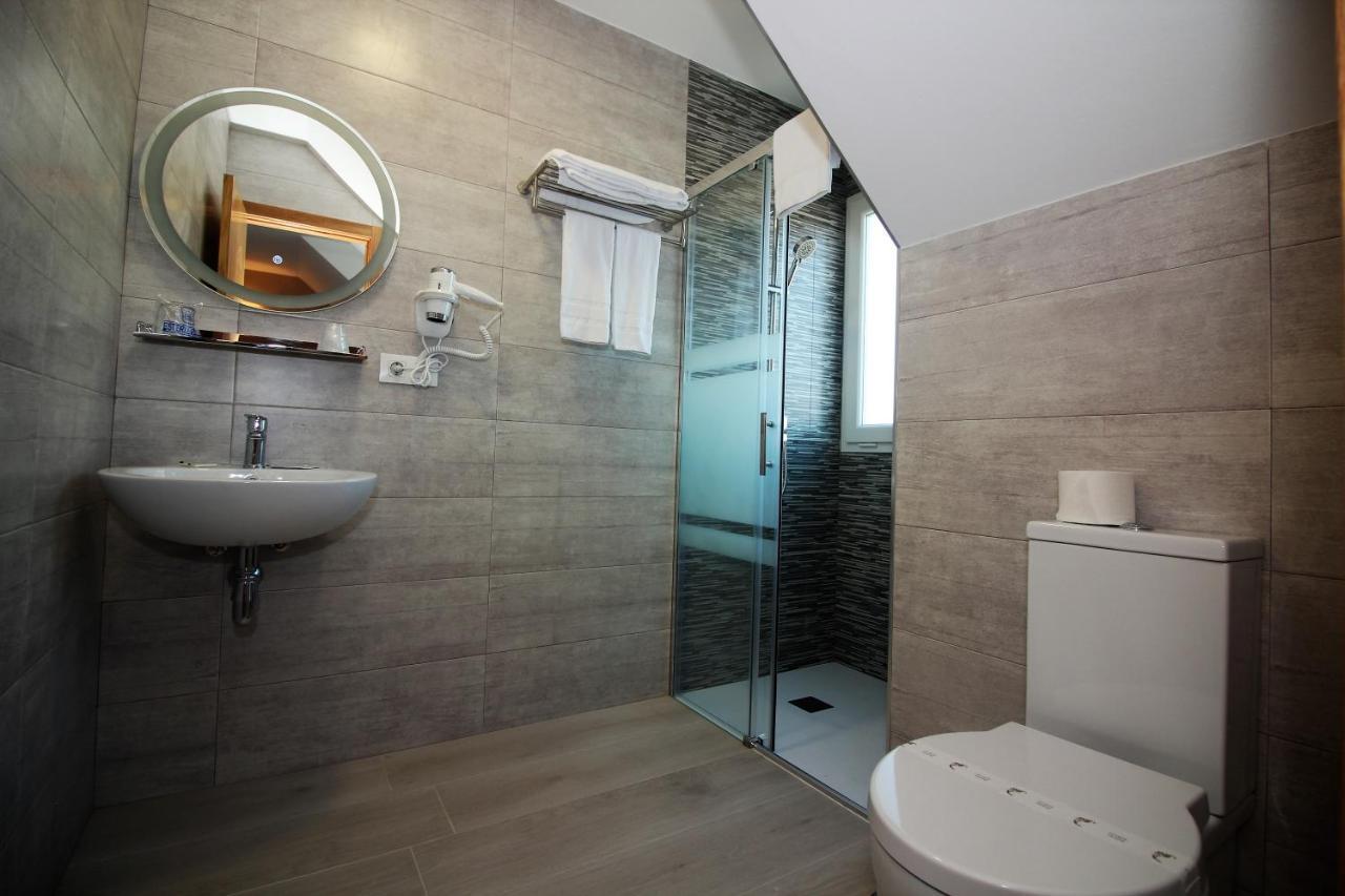 Hotel Vilagarcia บิลาการ์เซีย เด อาโรว์ซา ภายนอก รูปภาพ