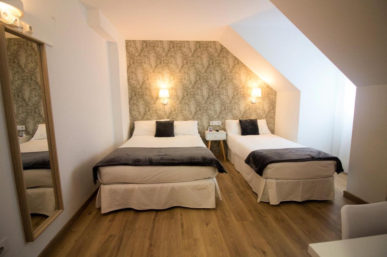 Hotel Vilagarcia บิลาการ์เซีย เด อาโรว์ซา ภายนอก รูปภาพ